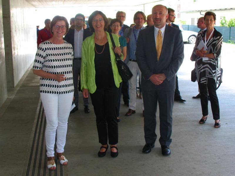 Bild 3: Christine Muttonen mit der Direktorin und dem Administrator