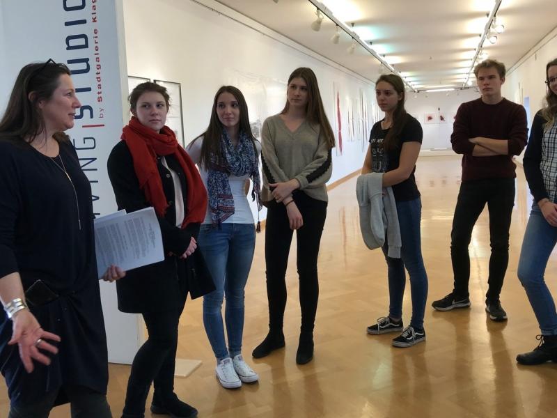 Slika 4: Tanja Prušnik pripoveduje o svoji poklicni poti, © Monika Novak-Sabotnik