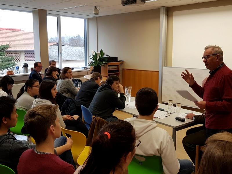 Slika 2: Pozdravne besede predsednika žirije dr. Janka Zerzerja, © Nadja Senoner