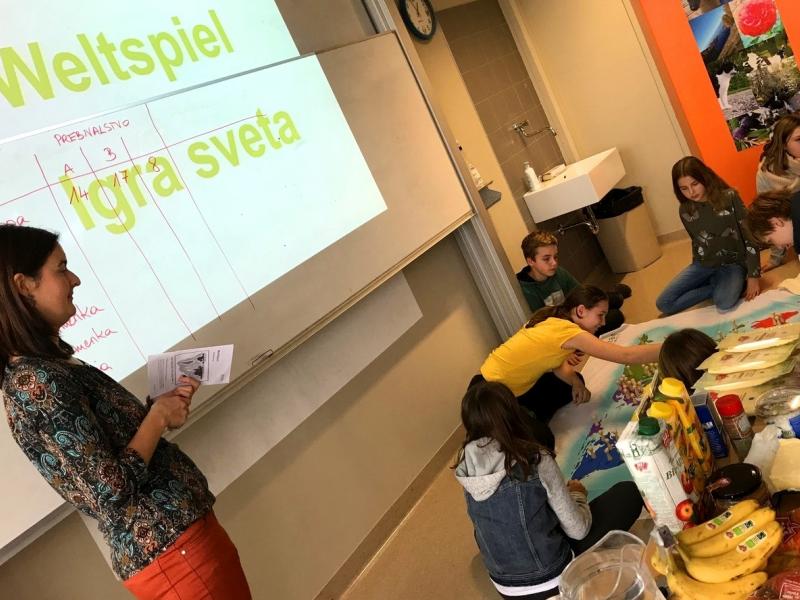 Slika 1: Igra sveta in biofair malica, © Monika Novak-Sabotnik