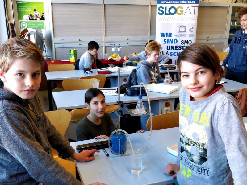 Slika 3: Pri poskusih, © Niko Ottowitz