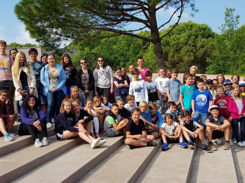 Slika 1: Le classi 1.c e 1.d e il gruppo d'italiano della 6.b sono stati a Bibione!, &copy; Kristijan Fotivec
