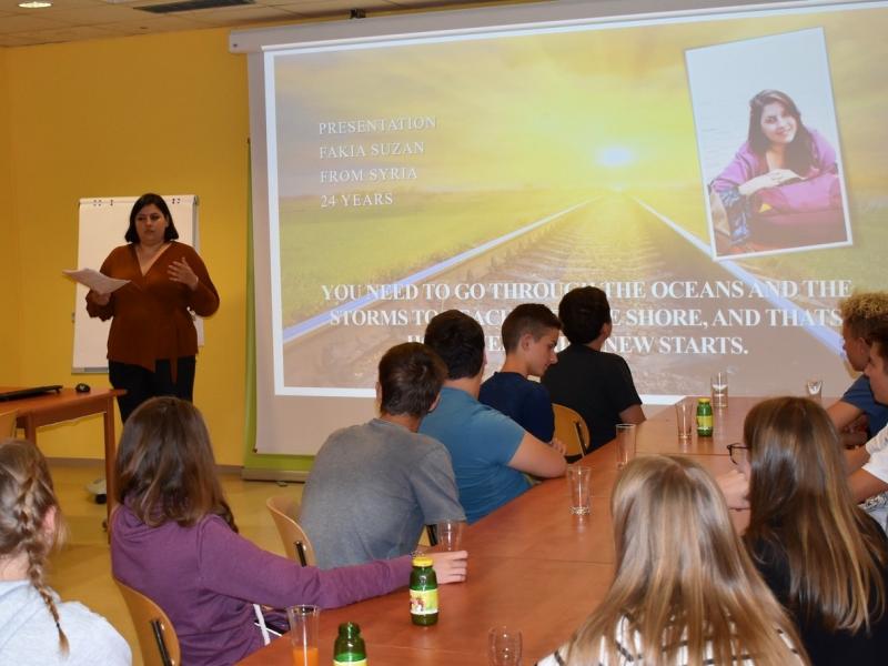 Slika 1: Suzan Fakia iz Sirije pripoveduje svojo zgodbo, © Monika Novak-Sabotnik