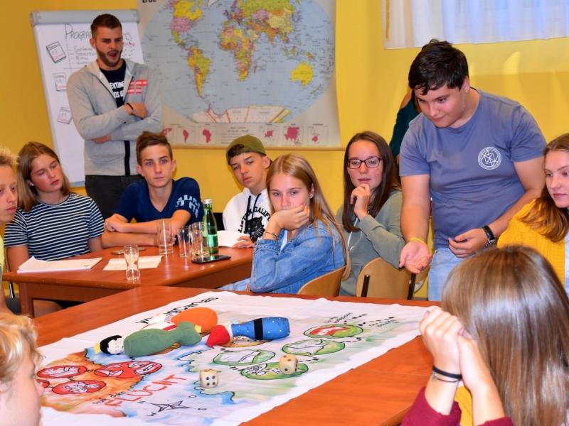 Slika 2: Igra pre-živetja, © Monika Novak-Sabotnik