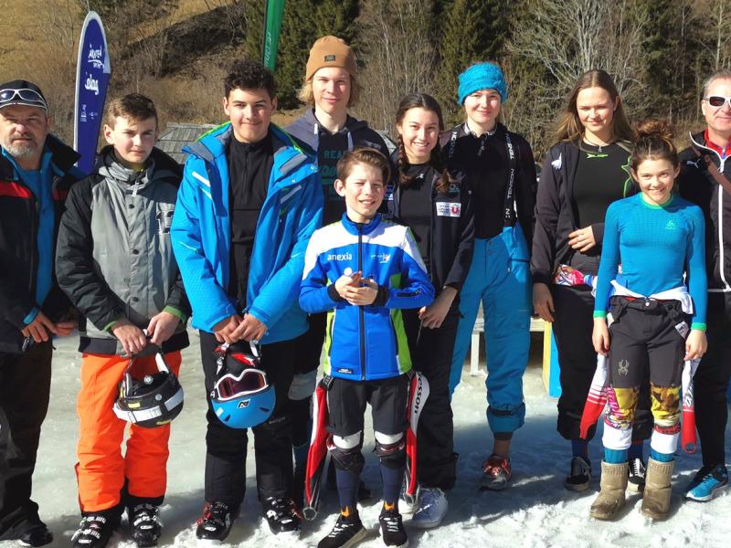 Slika 2:
Nasmejani obrazi po smučarski tekmi, ©Manuel Oraže