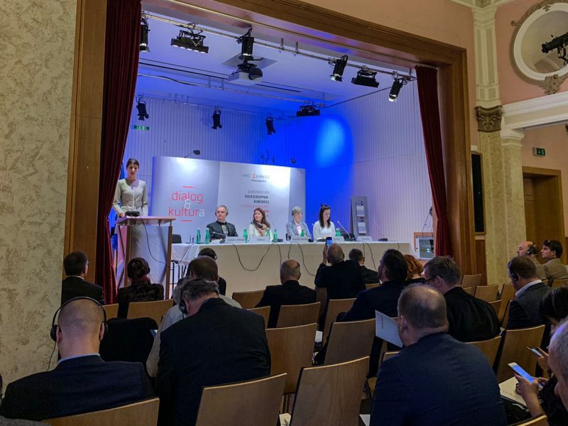 Slika 2:
Drugi krog govorcev z leve: Švarc Pipan, Daniel Zikeli, Mirjam Polzer, Melanie Sully, Nadja Polzer, ©Eva Kogelnik