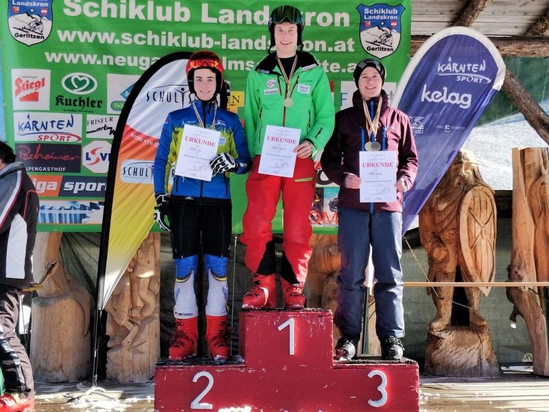 Slika 4:
Zmagovalec Gregor Ku&scaron;ej (7.B), 2. mesto: Luka Olip (7.A), &copy;Niko Ottowitz