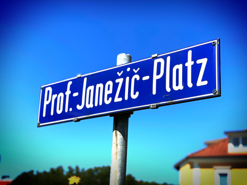 Bild 1: Prof.-Janežič-platz