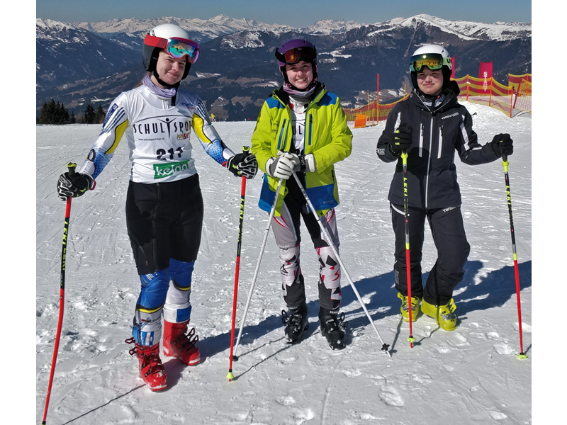 Bild 1: Lena Olip, Sophie Buxbaum, Theresia Kropfitsch ©Niko Ottowitz