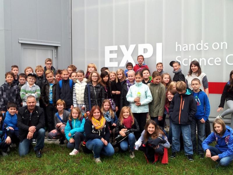 Slika 3: Pred centrom EXPI