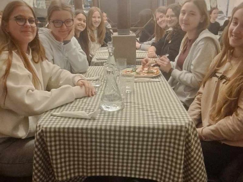 Slika 10: Kosilo v Ljubljanskem dvoru je prav teknilo