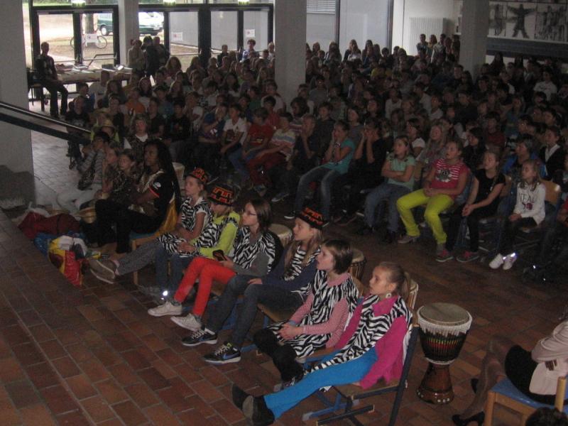 Slika 1: Začetna prireditev solidarnostne akcije za Etiopijo