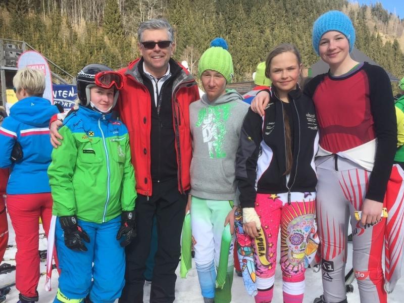 Slika 1: Uspešna ekipa Slovenske gimnazije na deželnem prvenstvu, © Lojze Dolinar