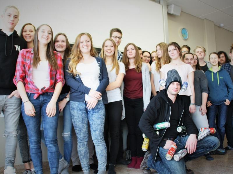 Slika 2: Igralec Michael Kuglitsch z dijaki 6.b, © Nikoline Poljski