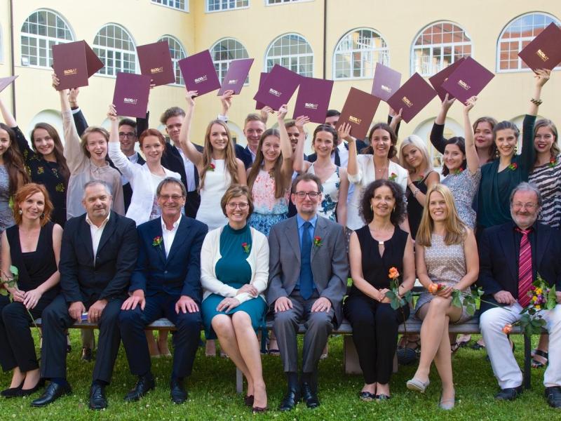 Slika 3: Maturantje in profesorji 8.b, © Peter Krivograd